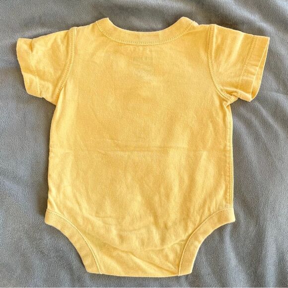 4/$10 - Baby Gap Bodysuit - Picture 3 of 4